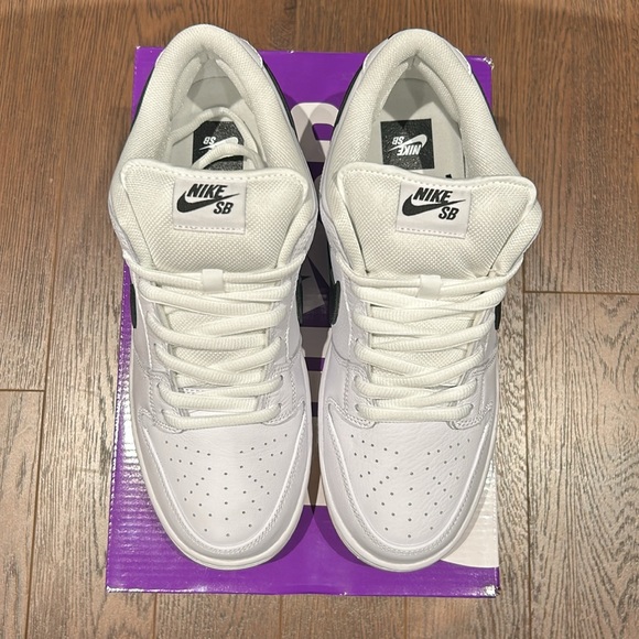 Nike SB Dunk Low - Picture 2 of 5